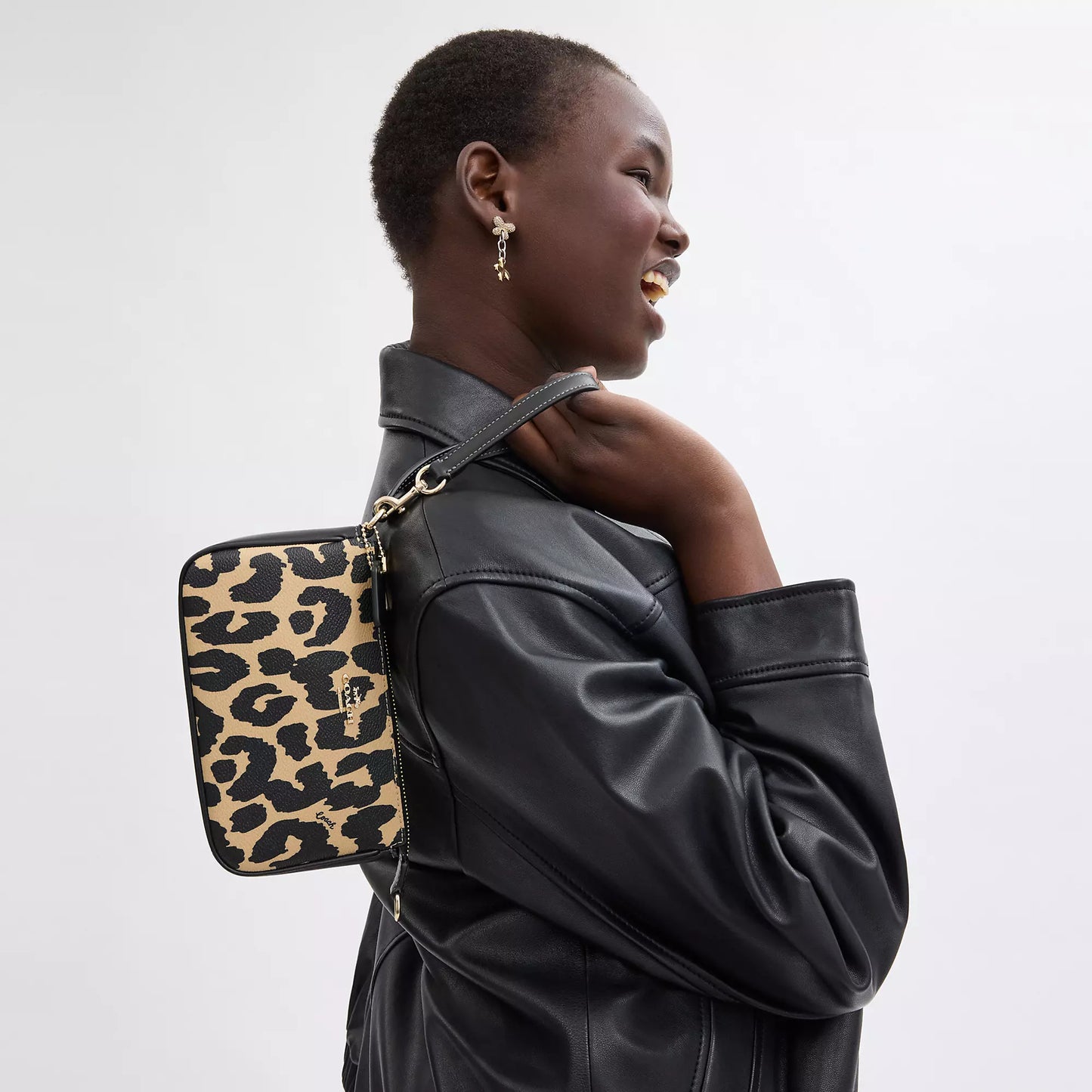 StrapStory - Wristlet 560