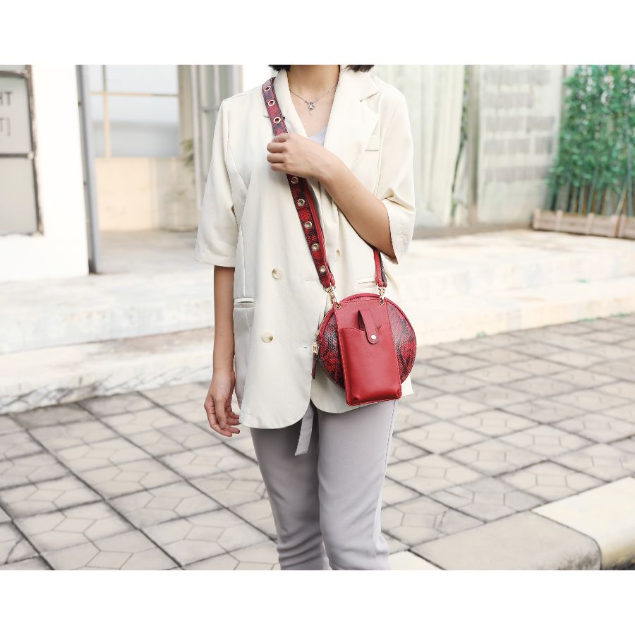 StrapStory - Crossbody 1916
