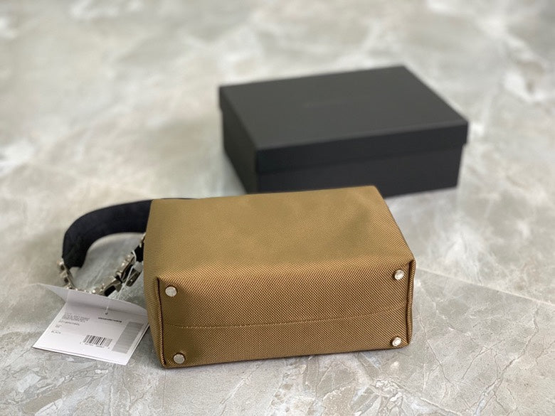 AXWG-Bag - Strap Story - 005