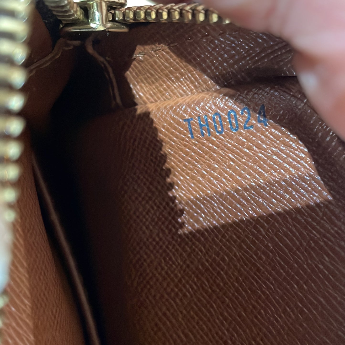 STRAPSTORY CROSSBODY BAG - 512
