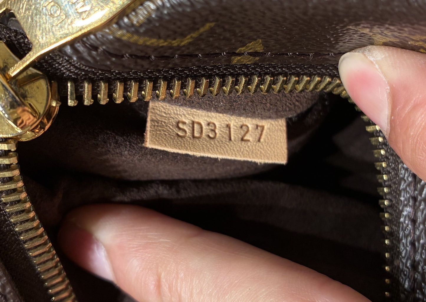 STRAPSTORY MESSENGER - 121