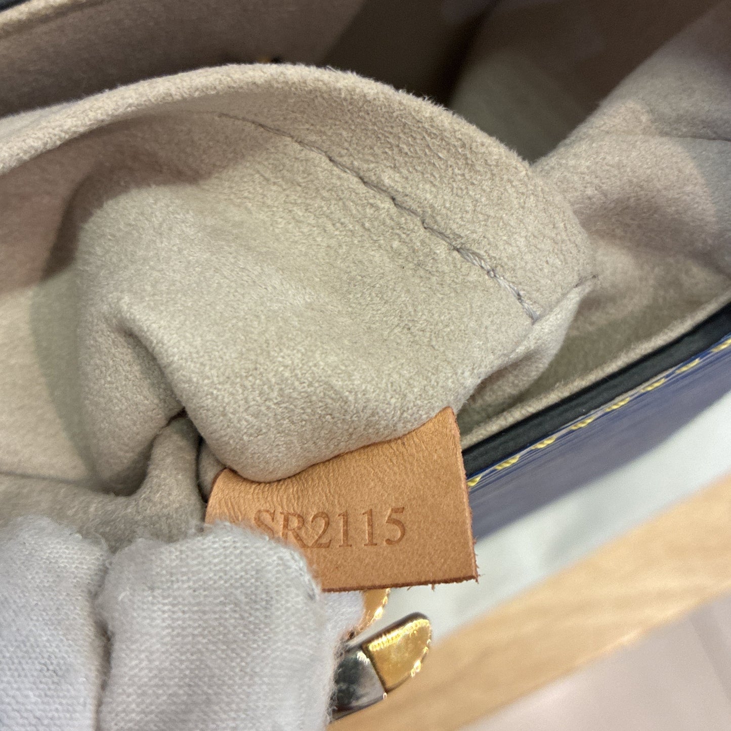 STRAPSTORY CROSSBODY BAG - 2450