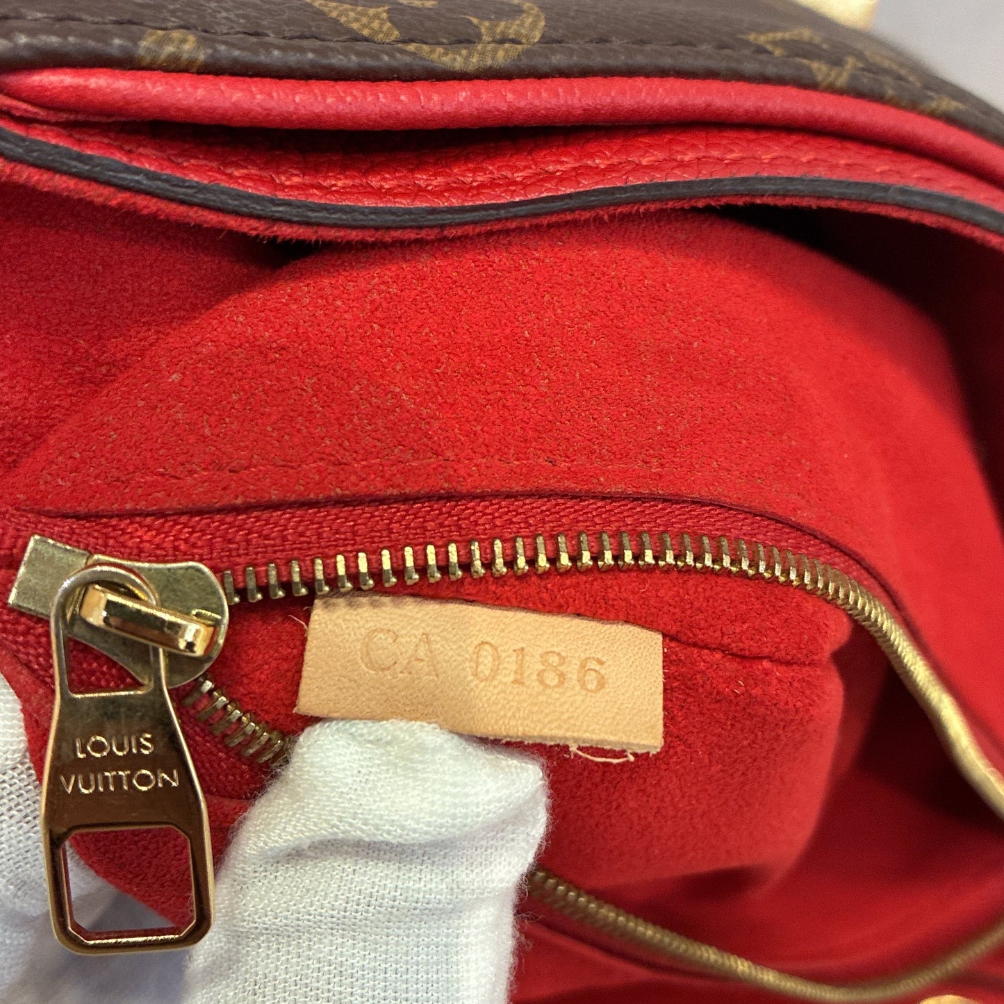 STRAPSTORY SHOULDER BAG - 2001