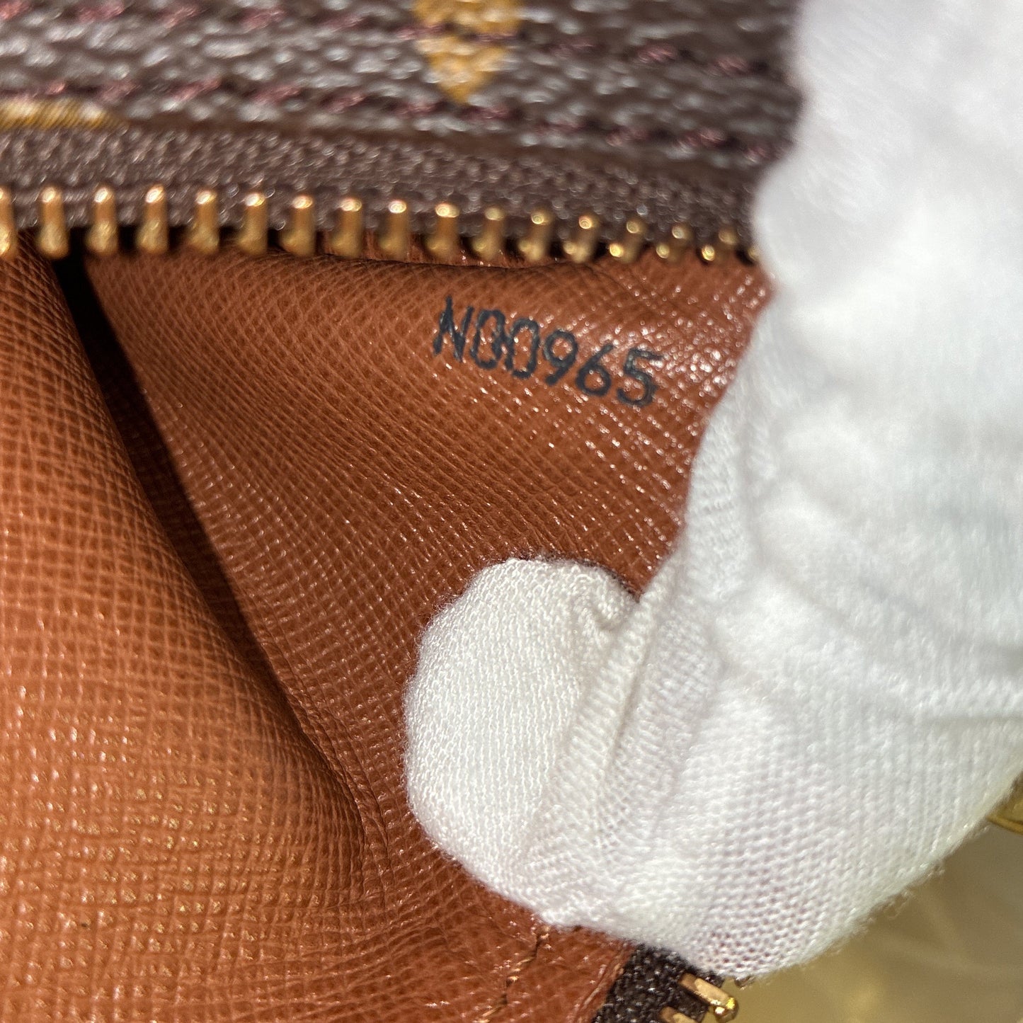 STRAPSTORY SHOULDER BAG - 2009
