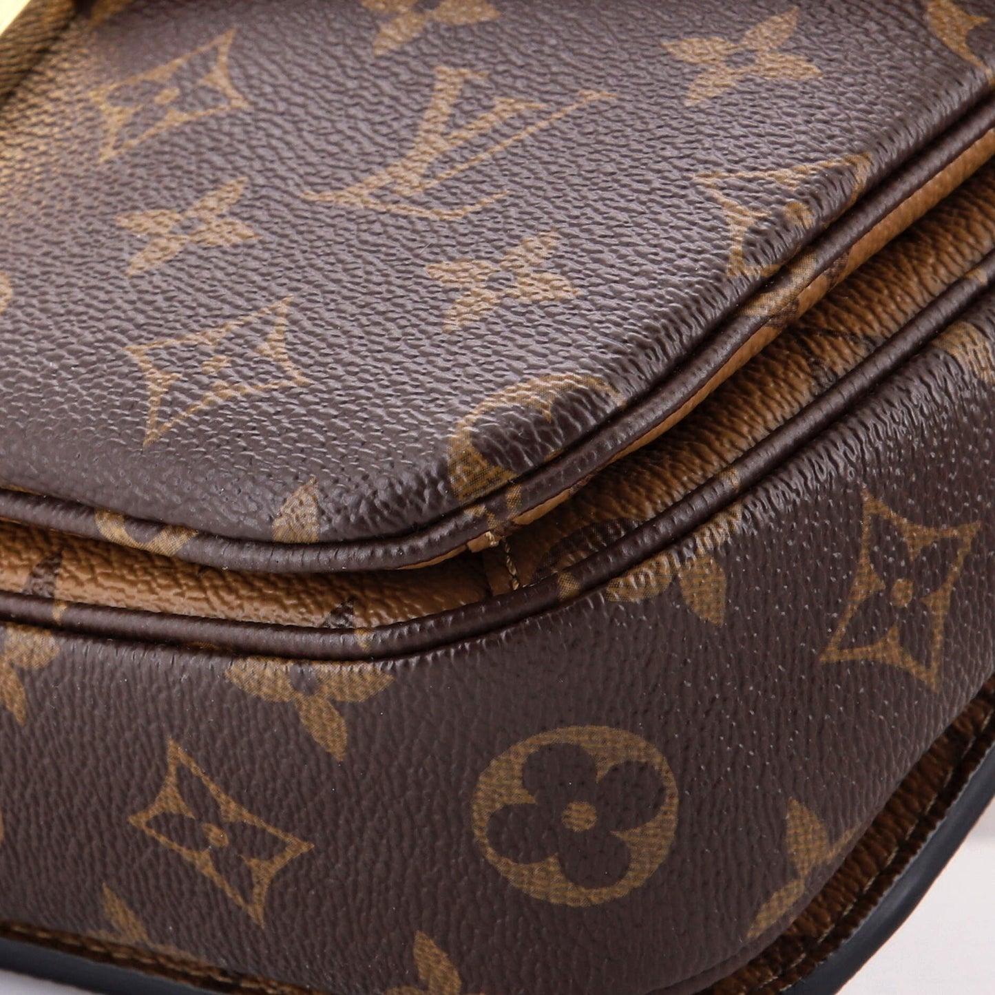 STRAPSTORY CROSSBODY BAG - 4300