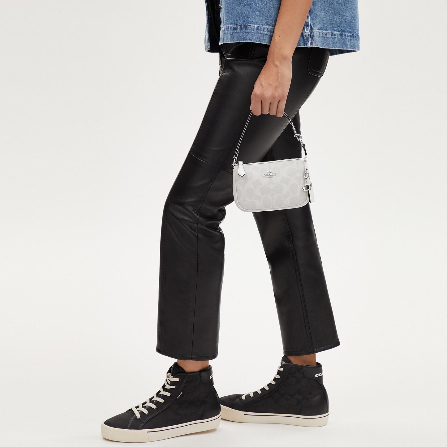 StrapStory - Wristlet 111