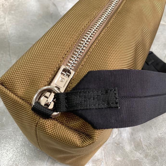 AXWG-Bag - Strap Story - 005