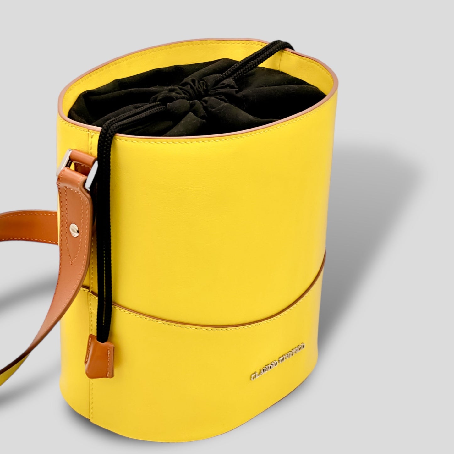 StrapStory - Bucket Bag 215