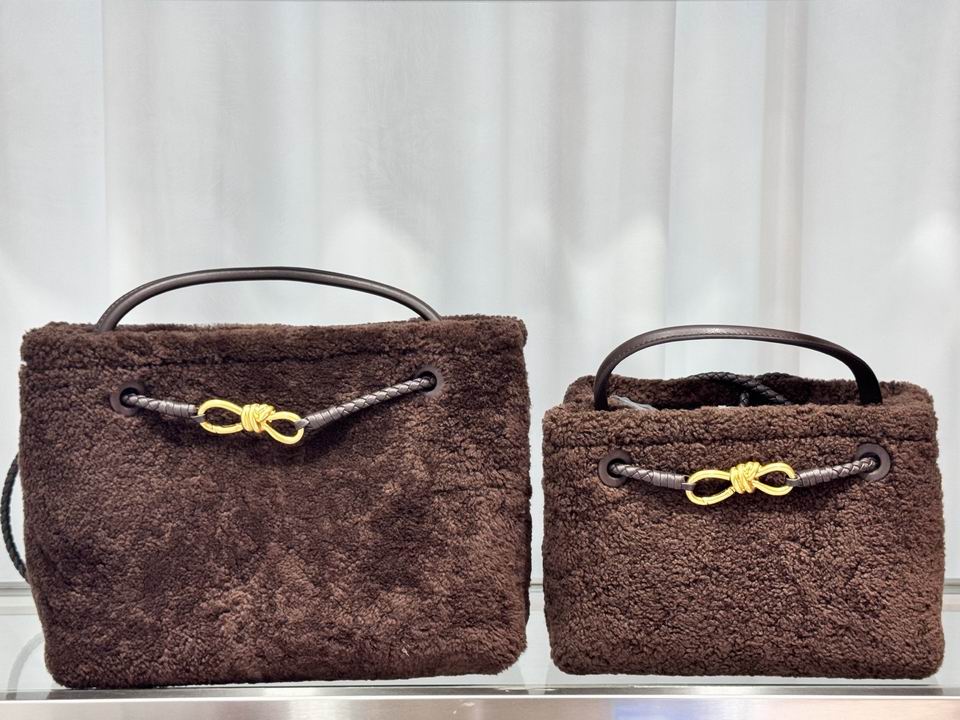 BTVA-Bags - Strap Story - 300