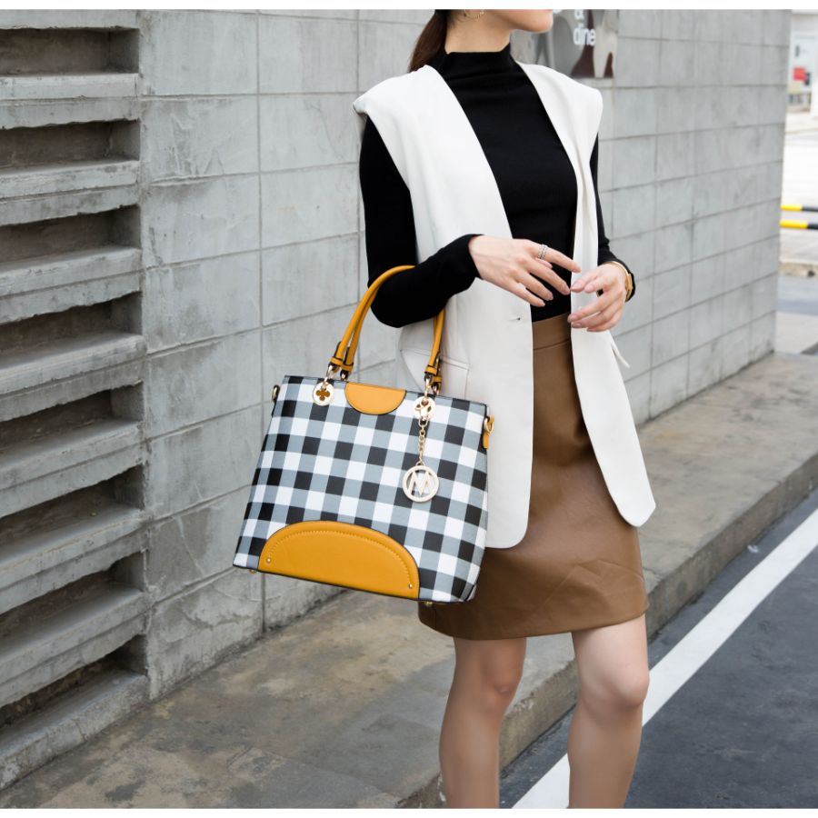 StrapStory - Tote Bag 911