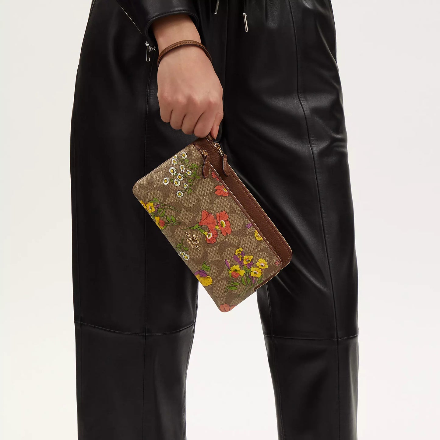StrapStory - Wristlet 337