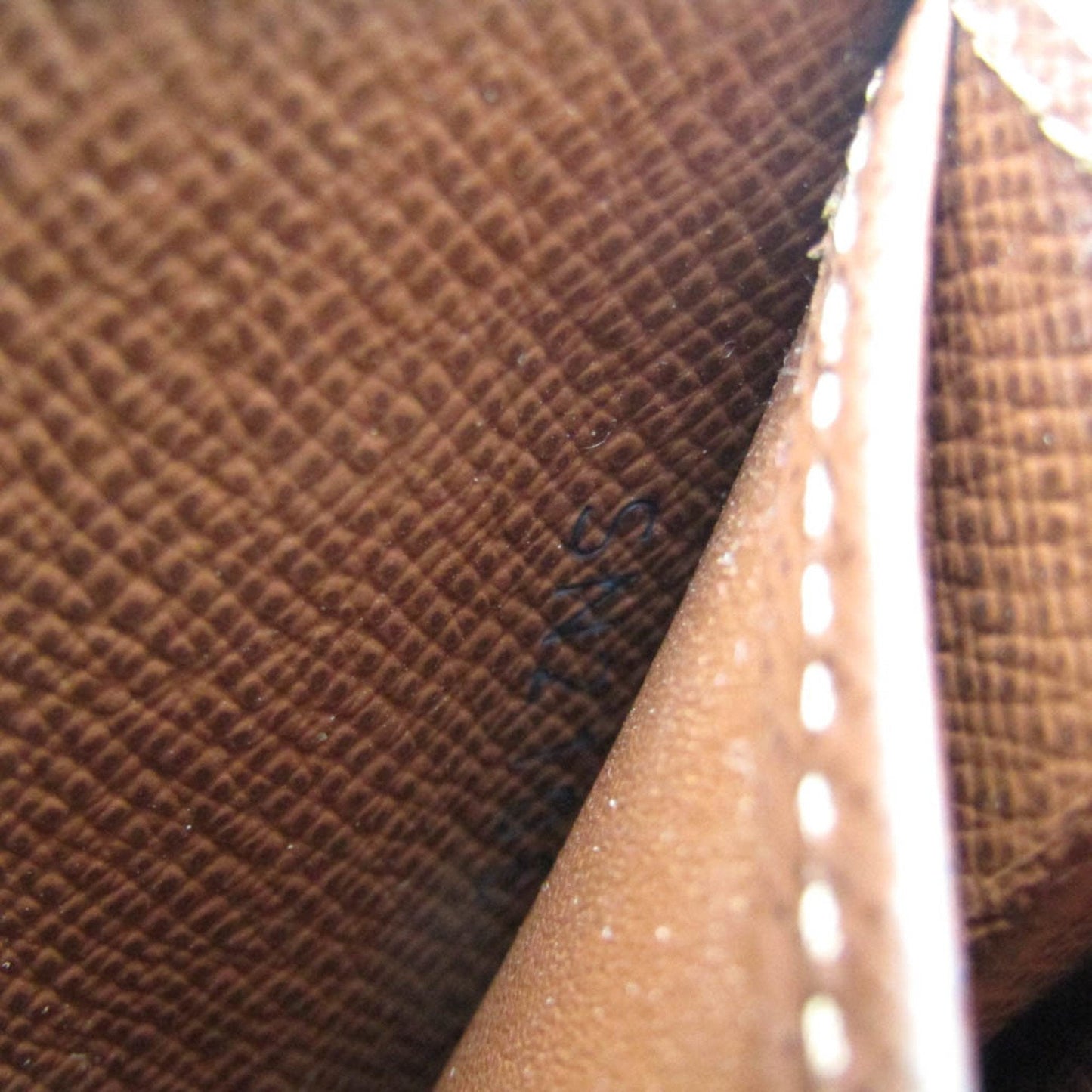 StrapStory - Wristlet 557