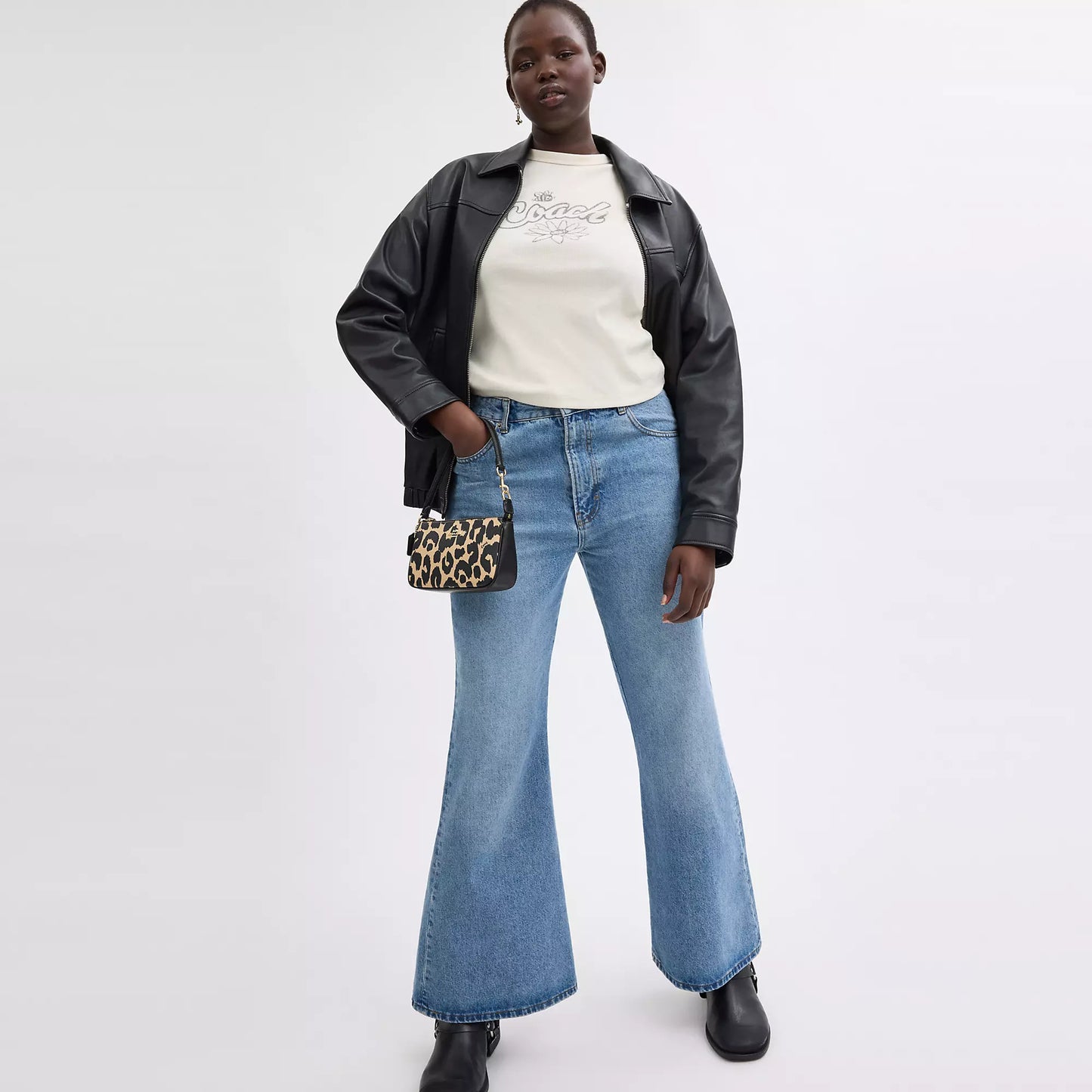 StrapStory - Wristlet 560