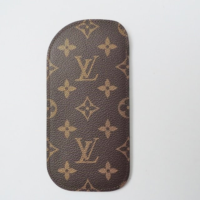 StrapStory - Wristlet 582
