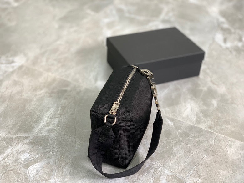 AXWG-Bag - Strap Story - 005