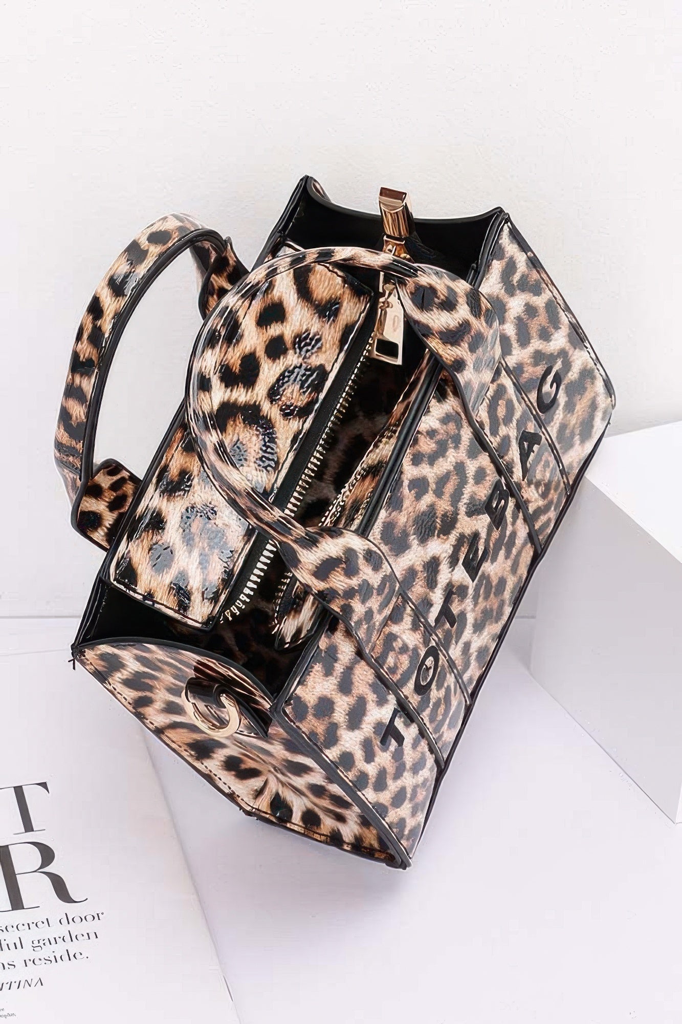 StrapStory - Tote Bag 2234