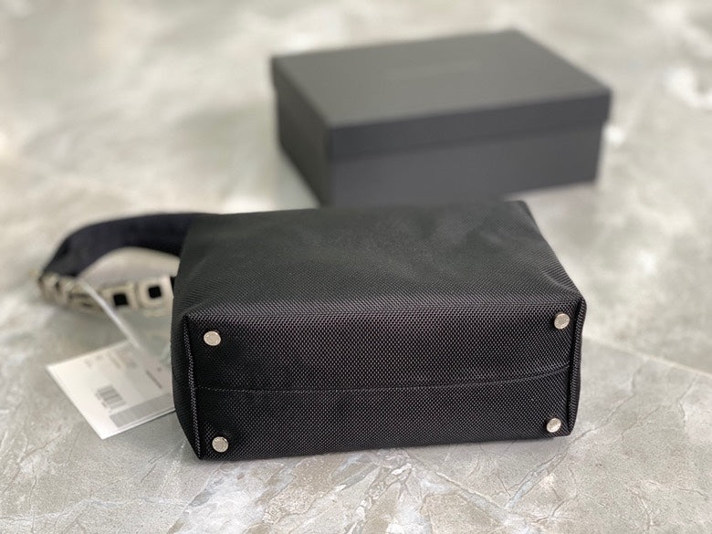 AXWG-Bag - Strap Story - 005