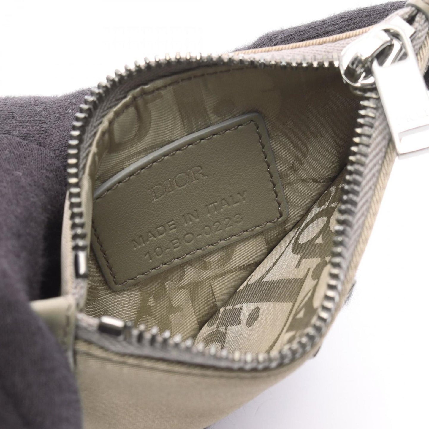 StrapStory - Wristlet 979